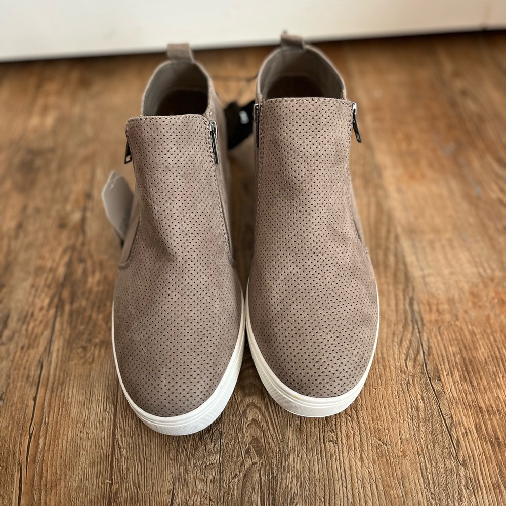 Women’s sneaker wedges